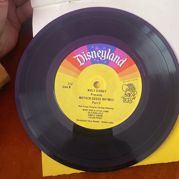 Vintage Vinyl Disney Mother Goose Rhymes read along book - Picture 6 of 6